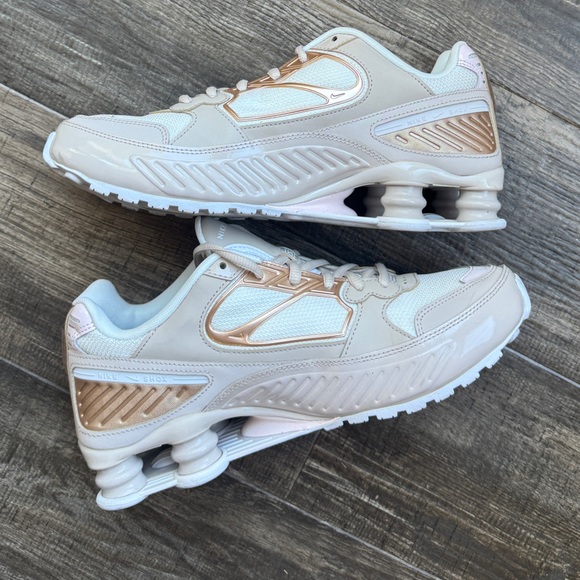 NIKE SHOX ENIGMA RUNNING SHOES WOMEN DESERT SAND SIZE 9 US - Picture 2 of 6